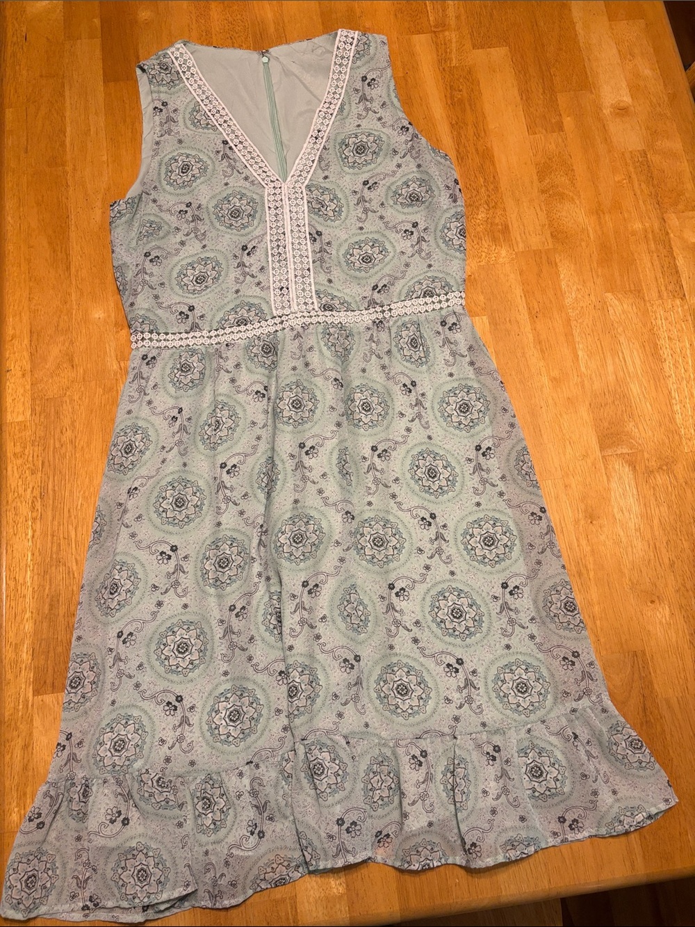 LOFT Mint Green Medallion V‑Neck Midi Dress with Lace Trim